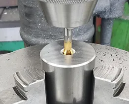 金属加工の様子