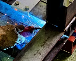 現場での溶接作業の様子