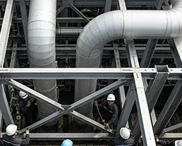 プラント配管工事の様子